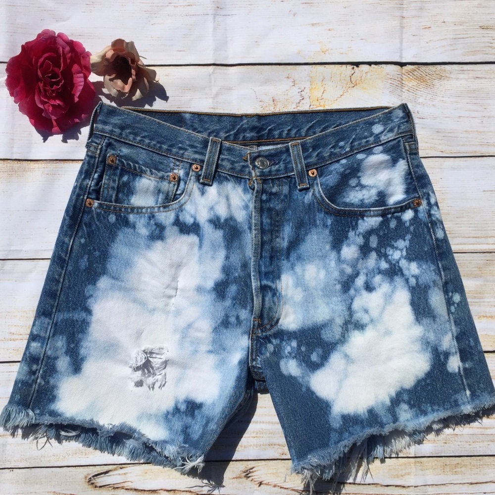 |Levi’s| Vintage High Waisted bleached wash short